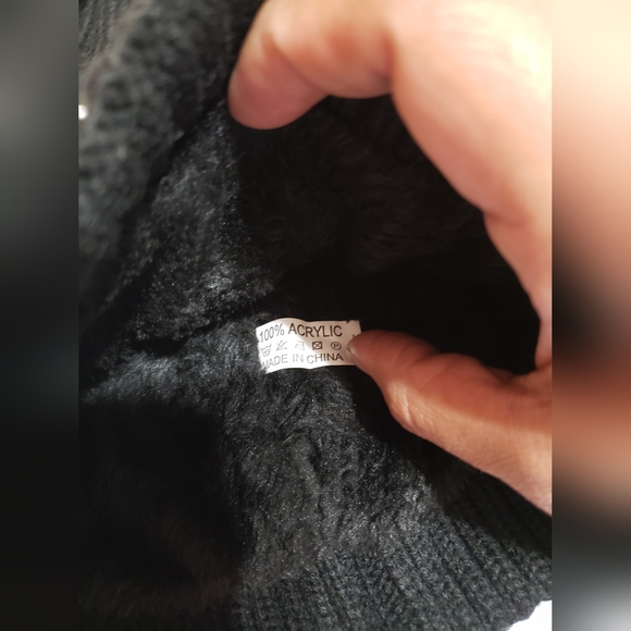 Black Women's Winter Beanie Hat With Pearls and Pom Pom - Picture 2 of 5